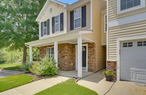 Southeast Raleigh Casa | 6 Mi to Dtwn Raleigh Townhome with Fenced Patio!