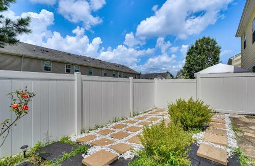 Southeast Raleigh Casa | 6 Mi to Dtwn Raleigh Townhome with Fenced Patio!