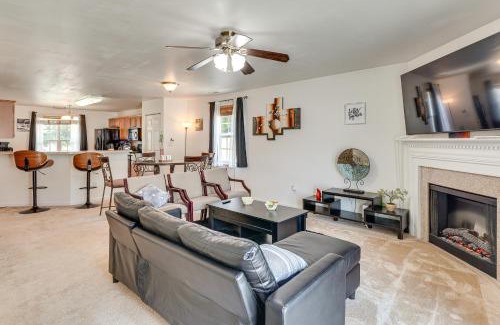 Southeast Raleigh Casa | 6 Mi to Dtwn Raleigh Townhome with Fenced Patio!