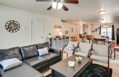 Southeast Raleigh Casa | 6 Mi to Dtwn Raleigh Townhome with Fenced Patio!