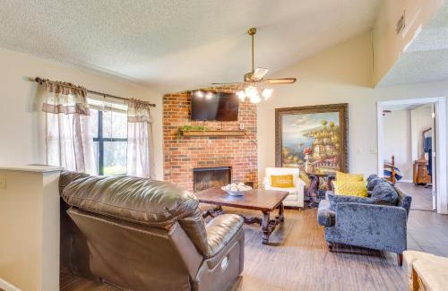 Lufkin Casa | 6 Mi to Ellen Trout Zoo Family Home with Yard!