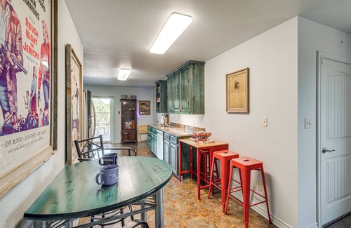 Granbury Apartamento | 6 Mi to Granbury City Beach Park: Apt w/ Veranda!