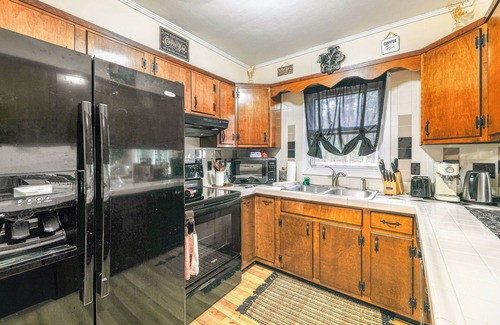 Allen Casa | 6 Mi to Salisbury: Forest-View Sanctuary!