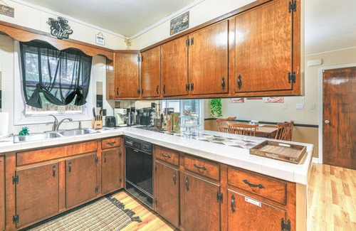 Allen Casa | 6 Mi to Salisbury: Forest-View Sanctuary!