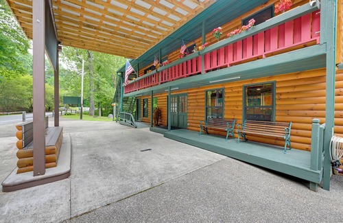Robbinsville Cabina | 6 Mi to Town: Robbinsville Apt w/ Deck & Grill