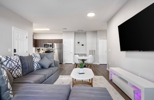 Deer Valley Apartamento | 6 Miles From Banner Thunderbird w/ Pool and Gym
