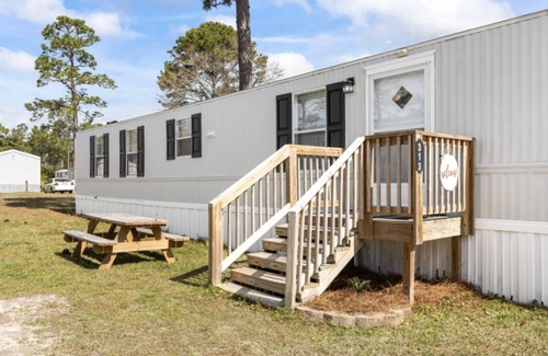 Holly Ridge Casa | 6 miles to Surf City Beach! Everything you need quiet work, military, vac stay