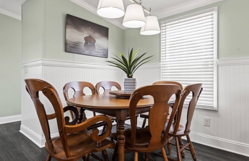 Holly Ridge Casa | 6 miles to Surf City Beach! Everything you need quiet work, military, vac stay