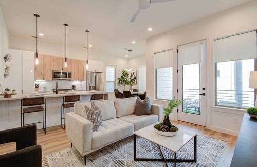 Riverside Terrace Casa | 6 Min from Medical Center & Houston Zoo!