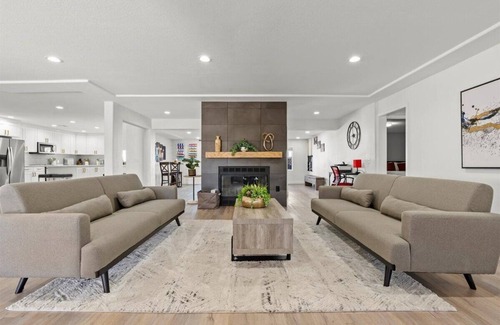 Enterprise Casa | 6 Mins from Strip/Airport! RVParking! Pool/Pickleball! FamiliesWelcomed!