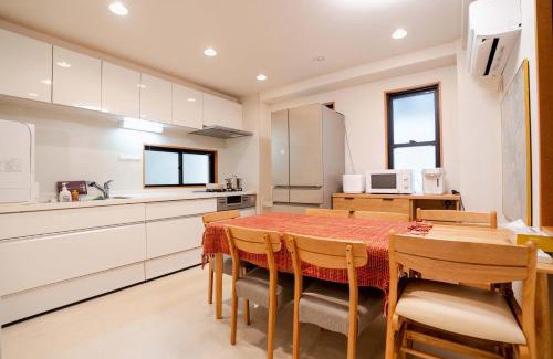 Sendagaya Apartamento | 6 minutes walk from Yoyogi Station Close to Shinjuku 4-story detached house 110 square meters 3 bedrooms can accommodate up to 8 people Close to Shinjuku Takashimaya and Isetan