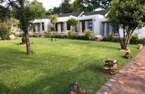 Woodmead Casa | 6 on Morris Guest Lodge
