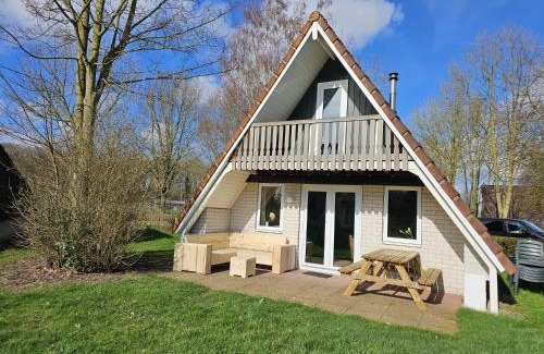Gramsbergen Casa | 6 pers. vakantiehuis aan visvijver op vakantiepark, Time4vacay