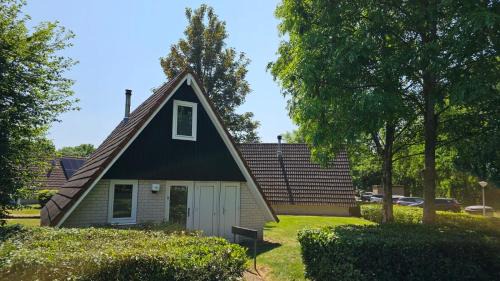 Gramsbergen Casa | 6 pers. vakantiehuis aan visvijver op vakantiepark, Time4vacay