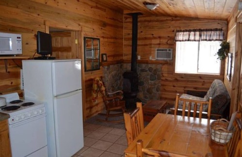 Rapid City Cabina | 6 Person Cabin near Mount Rushmore