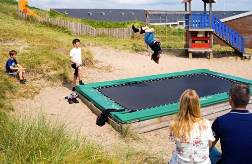 Sondervig Apartamento | 6 Person Holiday Home on a Holiday Park in Ringkobing