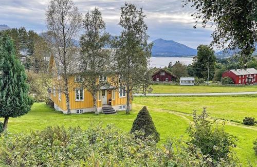 Averoy Casa | 6 person holiday home in AVERØY-By Traum