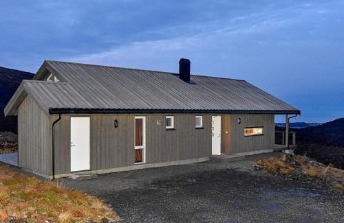 Gjengstoa Casa | 6 person holiday home in Lyngstad