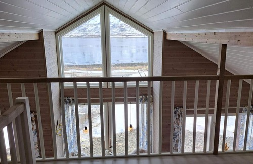 Lyngen Casa | 6 person holiday home in Svensby