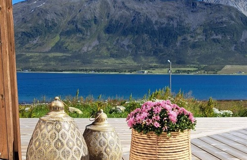 Lyngen Casa | 6 person holiday home in Svensby
