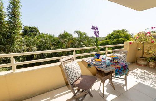 Flamingos Apartamento | 6 Person Occupancy 1 Block to Beach Views from Terrace