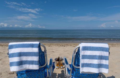 Flamingos Apartamento | 6 Person Occupancy 1 Block to Beach Views from Terrace