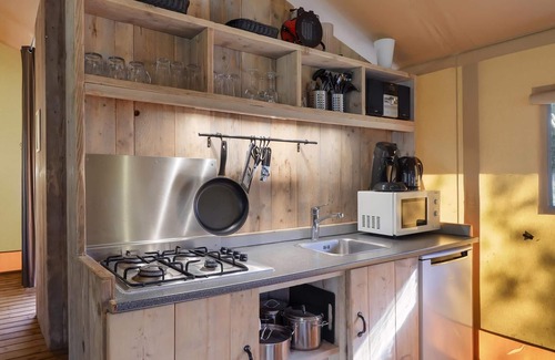 Eerbeek Alquiler De RV | 6-person safari tent in the holiday park Landal Coldenhove