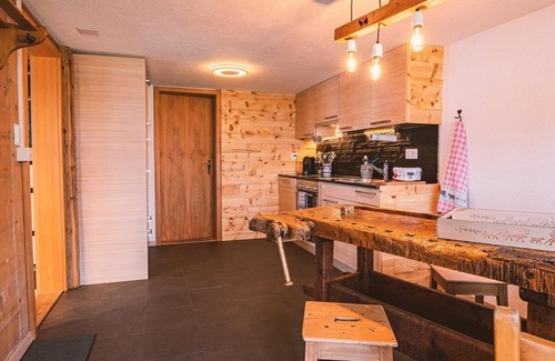 Adelboden Chalet De Esquí | 6 person vacation apartment with hot tub in the mountains