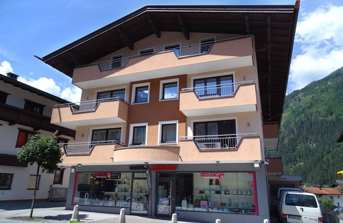 Mayrhofen Apartamento | 6-person apartment with balcony next to the Penkenbahn, in the pedestrian zone of Mayrhofen!