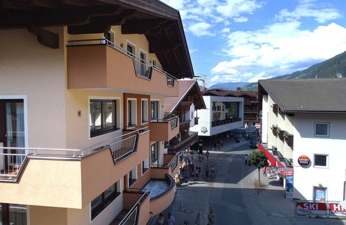 Mayrhofen Apartamento | 6-person apartment with balcony next to the Penkenbahn, in the pedestrian zone of Mayrhofen!