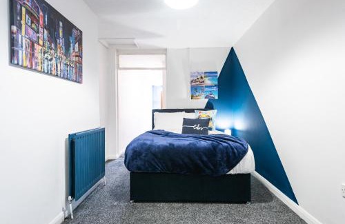 Hull Casa | 6 Roomy Bedrooms Favour Spacious Inn - Sleeps 13 Hull Central Location
