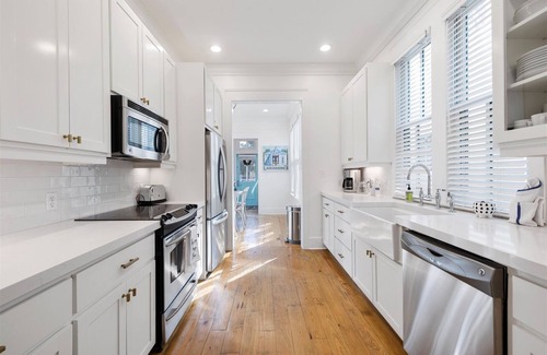 Cottage District Casa | FREE GOLF CART IN APRIL AND MAY -Backs to Watercolor Tennis `Blue Oyster Cottage`