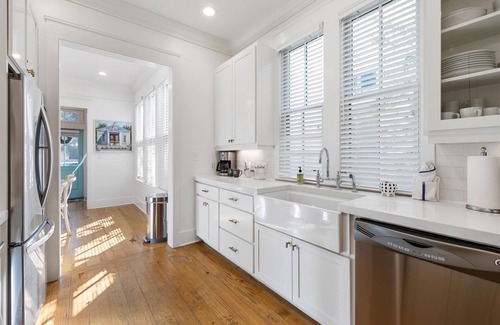 Cottage District Casa | FREE GOLF CART IN APRIL AND MAY -Backs to Watercolor Tennis `Blue Oyster Cottage`