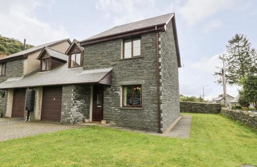 Manod Casa | 6 Stad Yr Ysgol