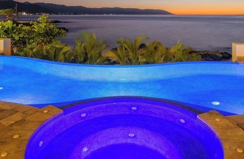 South Shore Hotel Area Casa | 6 to 12 suites, fully staffed. Saltwater pool.