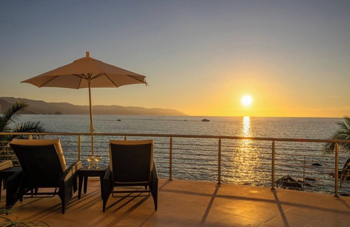 South Shore Hotel Area Casa | 6 to 12 suites, fully staffed. Saltwater pool.
