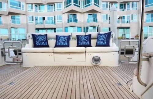 Marina del Rey Alquiler De Eote | 60' NEPTUNUS / DOUBLE DOWNSoothing yacht in Los Angeles