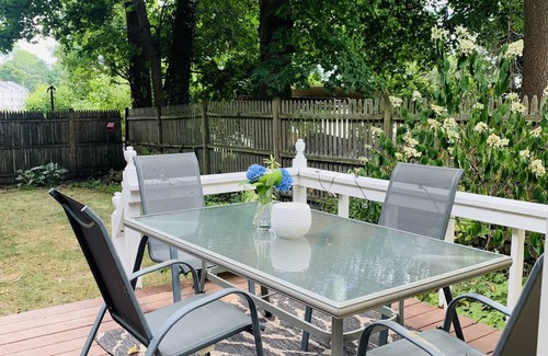 Portsmouth Casa | 603 Sunny Charmer|Walk to town|5 beds|1.5 bath (dog considered)