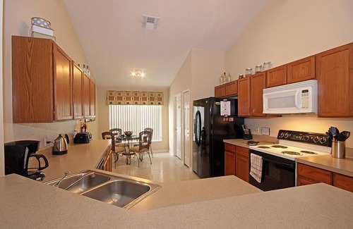 Eagle Pointe South Casa | 606 Peaceful Lake View family vacation home, single story. Close to Disney