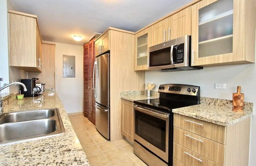 Sardinera Apartamento | 608 Ocean & Marina Views 3 Bedroom 2 Bathroom Luxury Condo
