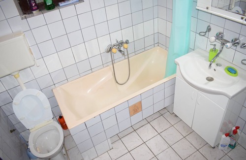 Zemun Casa | 60Sq tranquilo, neer centro, patio, Wi-Fi gratis, Aparcamiento gratuito x2