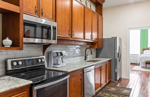 Natchez Condominio | 610 Franklin: Upstairs | 1/1 - Sleeps 4 | Walk to Downtown