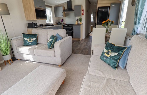 Mablethorpe Cabaña | 62 PINEWOOD, pet friendly, with a garden in Mablethorpe
