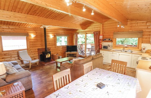 Kenwick Cabaña | 64 ACORN LODGE KENWICK PARK, pet friendly, with hot tub in Louth