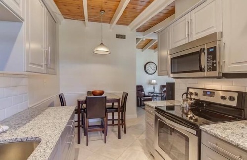 Siesta Key Villa | 64 Premium - Charming Escape - Discover Your One-Bedroom Villa on Siesta Key
