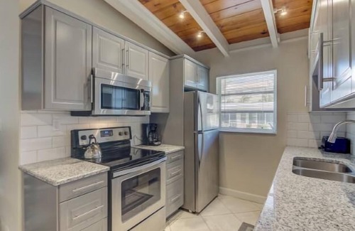 Siesta Key Villa | 64 Premium - Charming Escape - Discover Your One-Bedroom Villa on Siesta Key