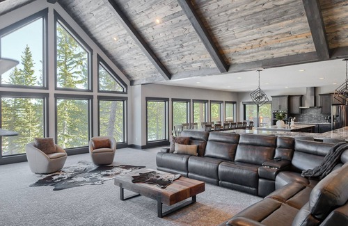 Lead Cabina | 6400+ Sq. Ft. Beautiful New Lodge in Powder House Pass w/ Comm. Pool Access!