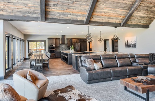 Lead Cabina | 6400+ Sq. Ft. Beautiful New Lodge in Powder House Pass w/ Comm. Pool Access!