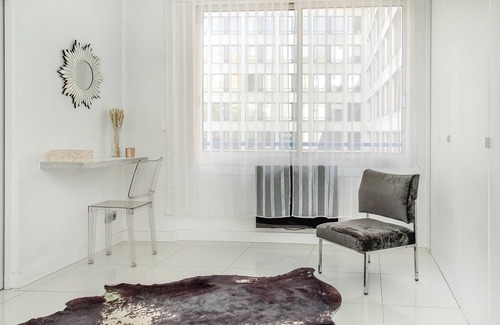 Champs-Elysees Apartamento | 645sqft 1BR/1BA Golden Triangle Apt. – Montaigne/George V