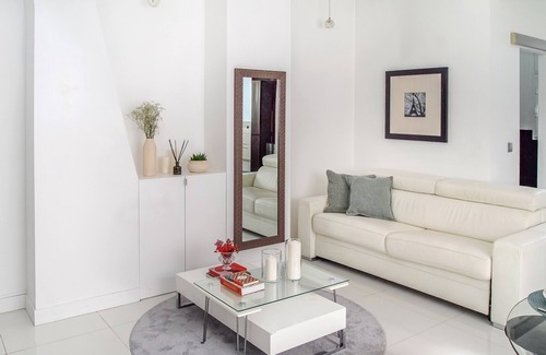 Champs-Elysees Apartamento | 645sqft 1BR/1BA Golden Triangle Apt. – Montaigne/George V